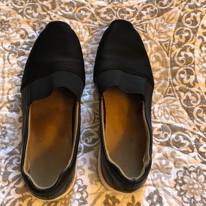 Vionic nylon and leather shoes.